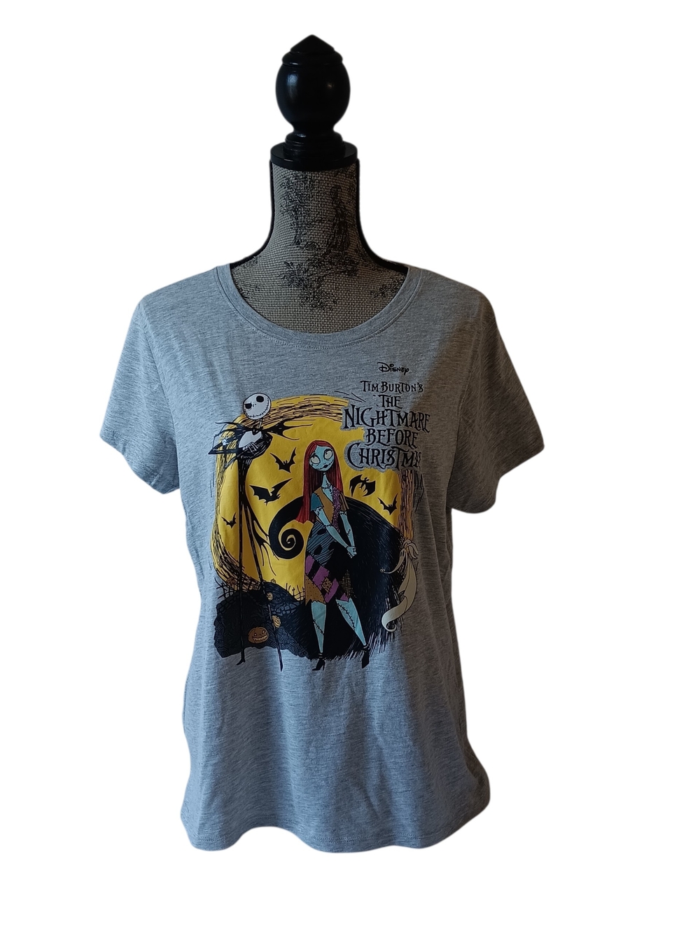 The Nightmare Before Christmas women's gray short-sleeve graphic t-shirt size L